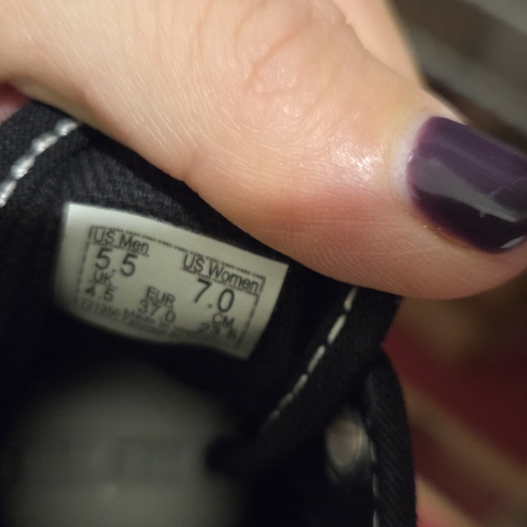 Vans Black Sneakers with Classic White Sole and Red Accent - Picture 8 of 8